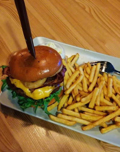 Opinii despre Kruuna ja Klaava în Akaa - Ravintola-ala