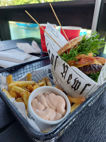 Comentarii opinii despre Suntti Bar & Grill