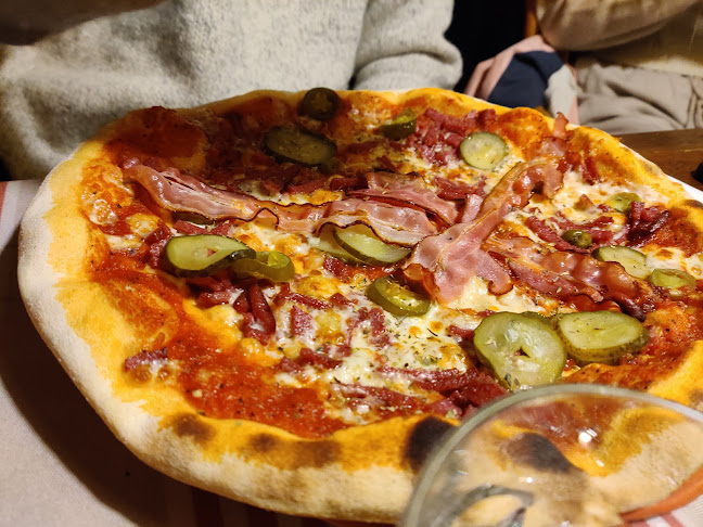 Classic Pizza Restaurant - Ravintola-ala