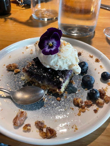 Comentarii opinii despre Bistro Yvonne