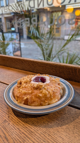 Opinii despre Round & Square Punavuori în Helsinki - Ravintola-ala