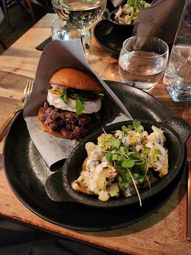 Comentarii opinii despre Burgers & Wine