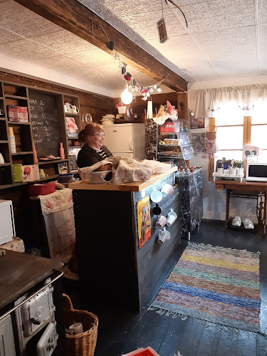 Opinii despre Kesäkahvila Nukkis în Vekaranjärvi - Ravintola-ala