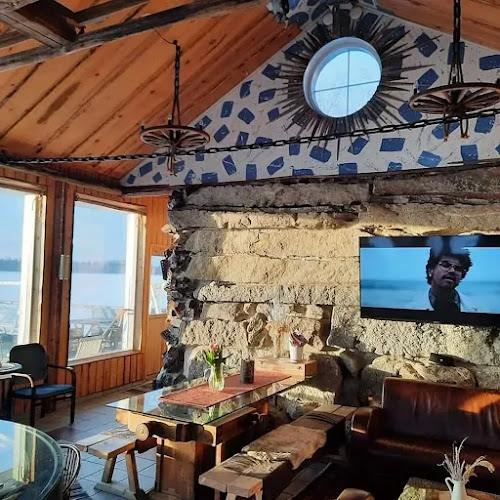 Sininen Hetki. Majoitus- ja ravitsemusliike, sauna ja kokoustilat meren äärellä.