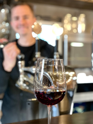 Opinii despre Nöjen Vin & Öl în Hanko - Ravintola-ala