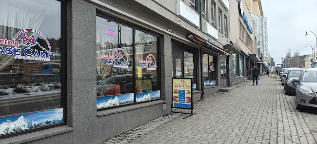 Comentarii opinii despre Base Camp