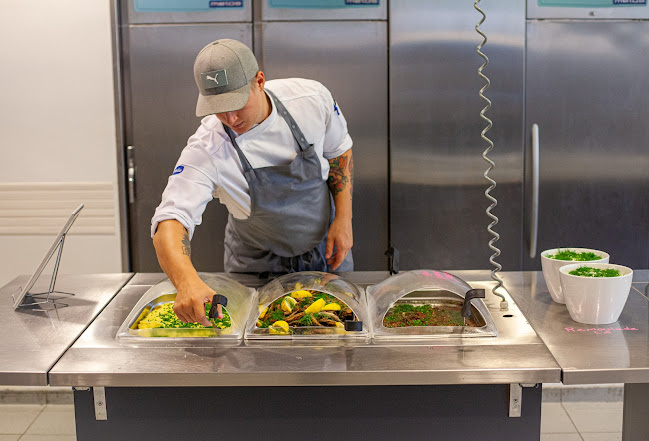 Knitter Lounas & Catering Phone number