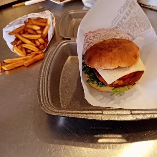 Comments and reviews of PIZZA & BURGER Koli Kahvio Pohjoinen tarina