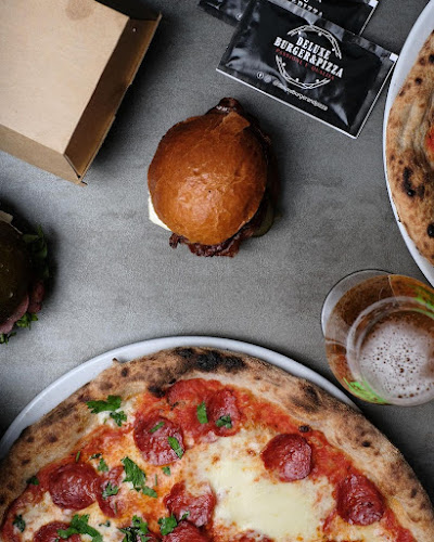 Red Onion X Deluxe Burger & Pizza - Myyrmanni - Ravintola-ala