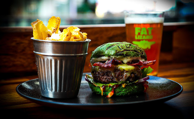 Red Onion X Deluxe Burger & Pizza - Myyrmanni - Ravintola-ala