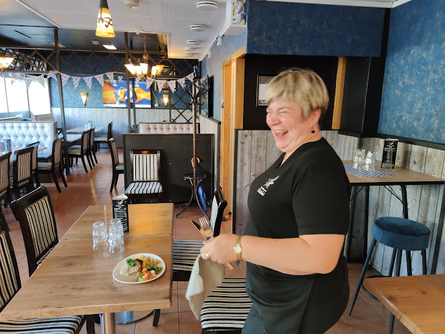 Naukkaava Käki - Ravintola-ala