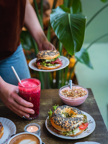 Round & Square Punavuori