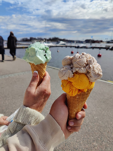 Opinii despre Helsingin jäätelötehdas, Kaivopuiston jäätelökioski în Helsinki - Ravintola-ala