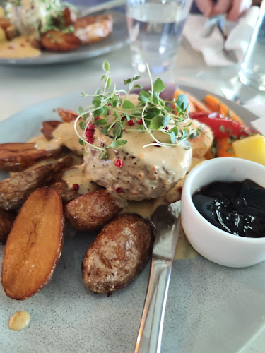 Sininen Hetki. Majoitus- ja ravitsemusliike, sauna ja kokoustilat meren äärellä. - Kaskinen