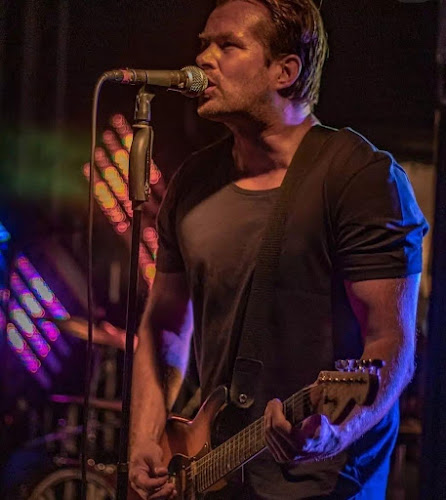 The Wall Bar & Karaoke - Ravintola-ala