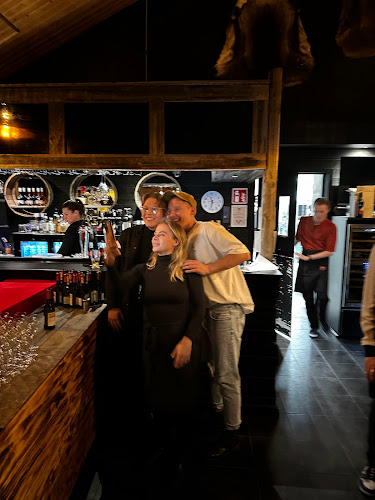 https://apukkaresort.fi/food-drink/restaurant-aitta/