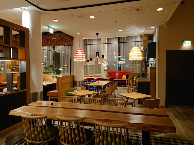 Holiday Inn Open Lobby Restaurant - Helsinki