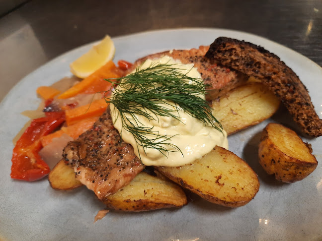 Sininen Hetki. Majoitus- ja ravitsemusliike, sauna ja kokoustilat meren äärellä. - Kaskinen
