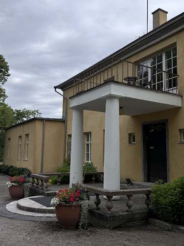 http://www.tuorlanmajatalo.fi/