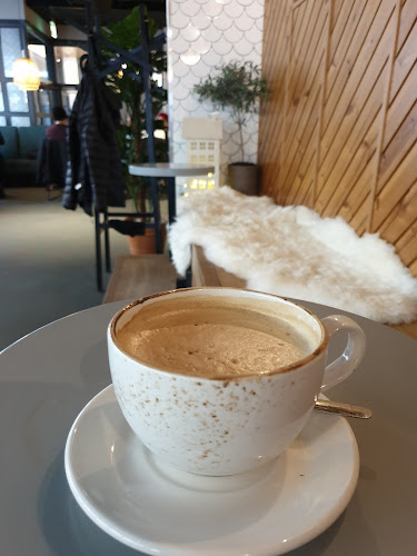 Comentarii opinii despre Coffee House