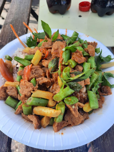 Comentarii opinii despre Thaimaalainen Katukeittiö Wirat Dolprasit