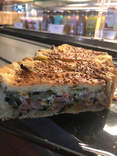 Opinii despre Kahvila-Ravintola Karhunpesä în Koskue - Ravintola-ala