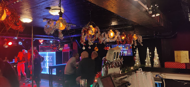 Bar & Night Club Luck Lady - Ravintola-ala