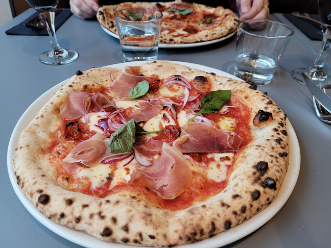 Opinii despre Naples Pizza & Wine Kamppi în Helsinki - Ravintola-ala
