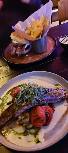 Revolution - Ravintola-ala