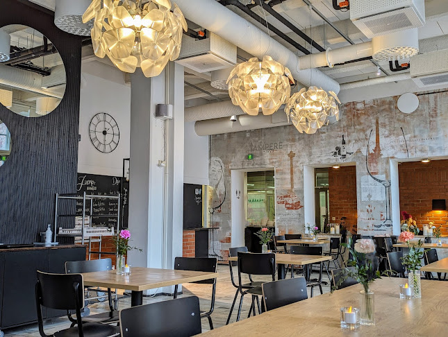 Pyhäjärvenkatu 5B Käynti Eteläpuiston puolelta, piipun juurella, 33200 Tampere