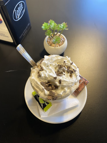 Central cafe Open Times