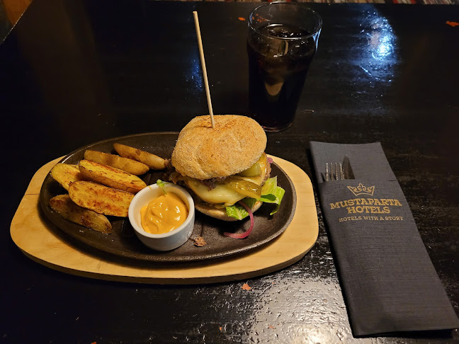 Comentarii opinii despre Mustaparran Päämaja