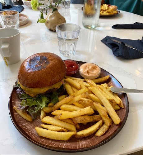 Comentarii opinii despre Fontana