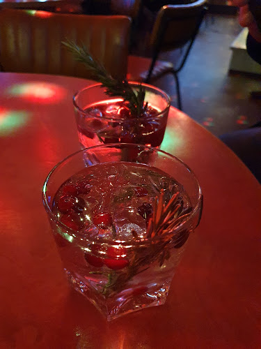 Henry's Pub - Ravintola-ala