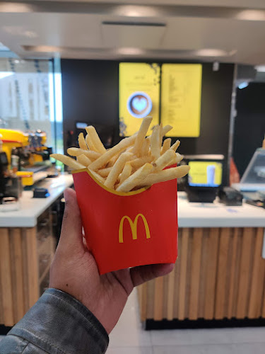 Opinii despre McDonald's Helsinki Kivikko în Helsinki - Ravintola-ala