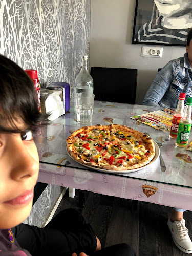 https://www.facebook.com/Hauhonpizzakebab/