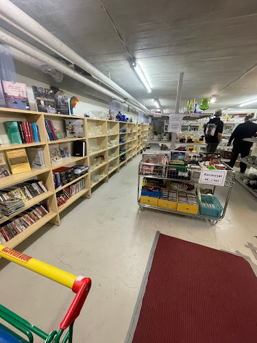 Kirpputori Puoti Ja Wanhat Tawarat