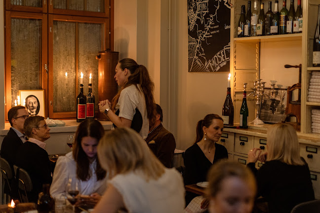 Viinibaari Apotek / Wine Bar Apotek