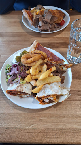 Oppo kebab pizzeria lounas