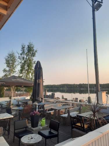 Sininen Hetki. Majoitus- ja ravitsemusliike, sauna ja kokoustilat meren äärellä.