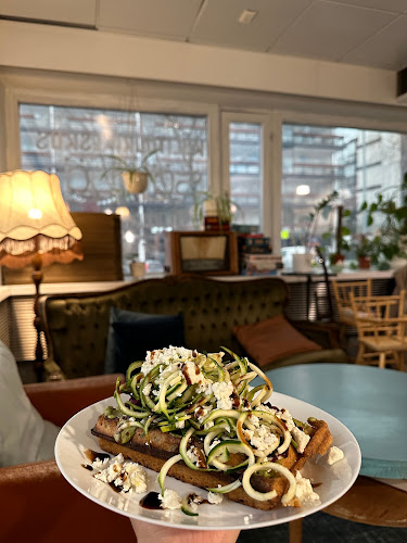 Comentarii opinii despre Makers Tilausleipomo