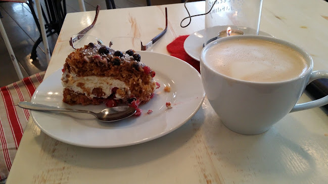 Valkoinen Puu Cafe & Shop - Ravintola-ala