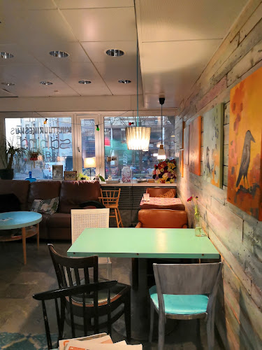 Comentarii opinii despre Makers Tilausleipomo