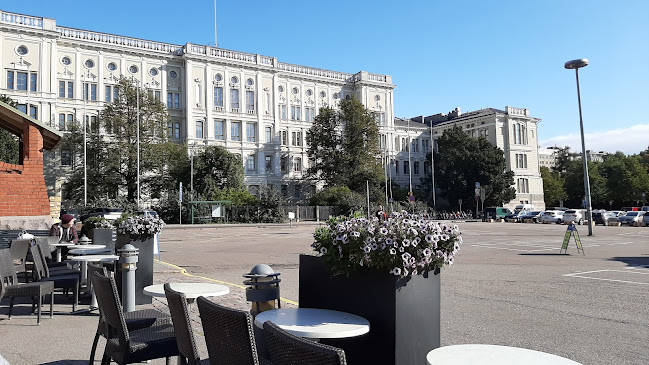 https://www.hietalahdenkauppahalli.fi/