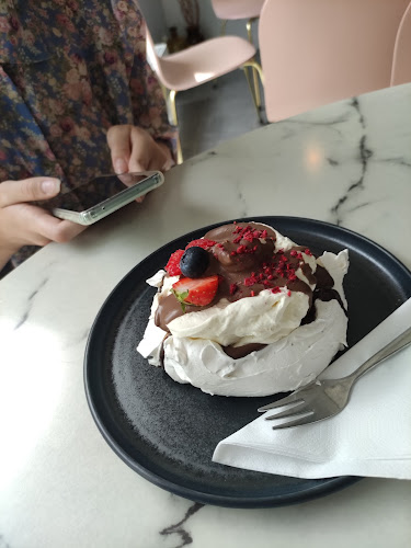 Pharmacy House - Café & Bakery - Ravintola-ala