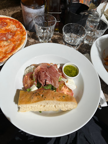 Opinii despre Ravintola Olivia - Kluuvi în Helsinki - Ravintola-ala