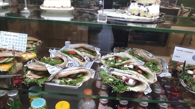 Aabakery Town Hall Cafe & Bakery - Ravintola-ala