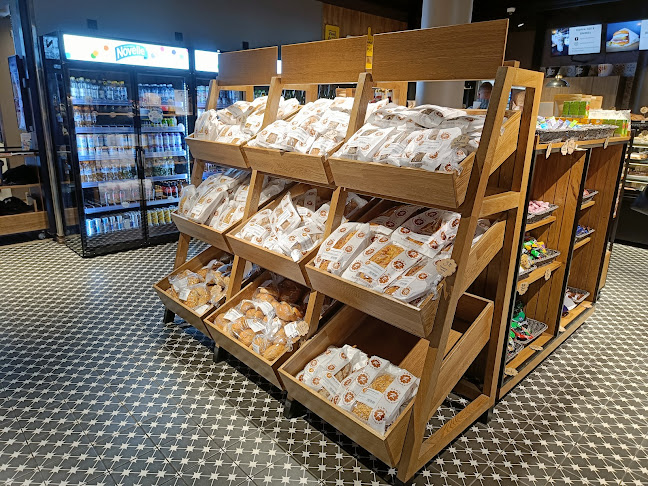 Comentarii opinii despre Rami Visulahti (Ramin Konditoria Kahvila Oy)