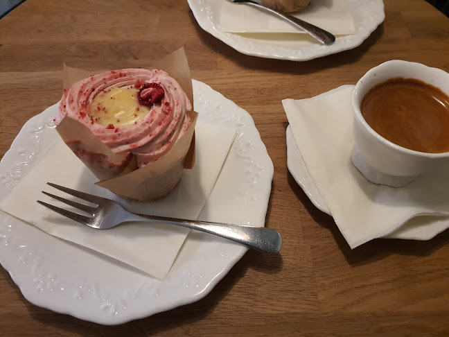Aveny Café Open Times