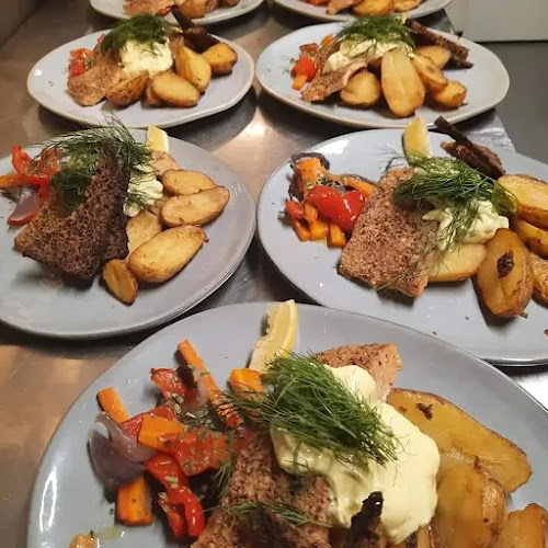 Sininen Hetki. Majoitus- ja ravitsemusliike, sauna ja kokoustilat meren äärellä. - Kaskinen